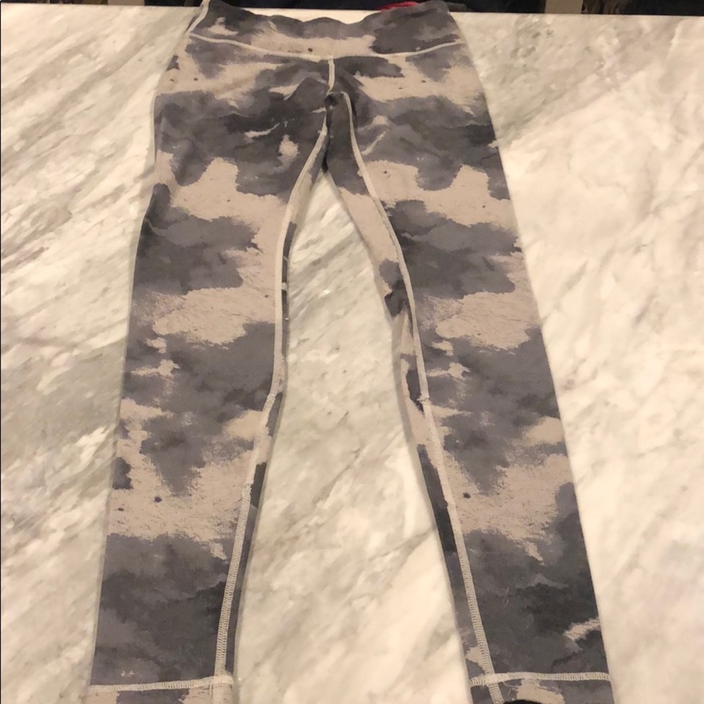 Lululemon Wunder Under Pant Purple Camo Sz. 4